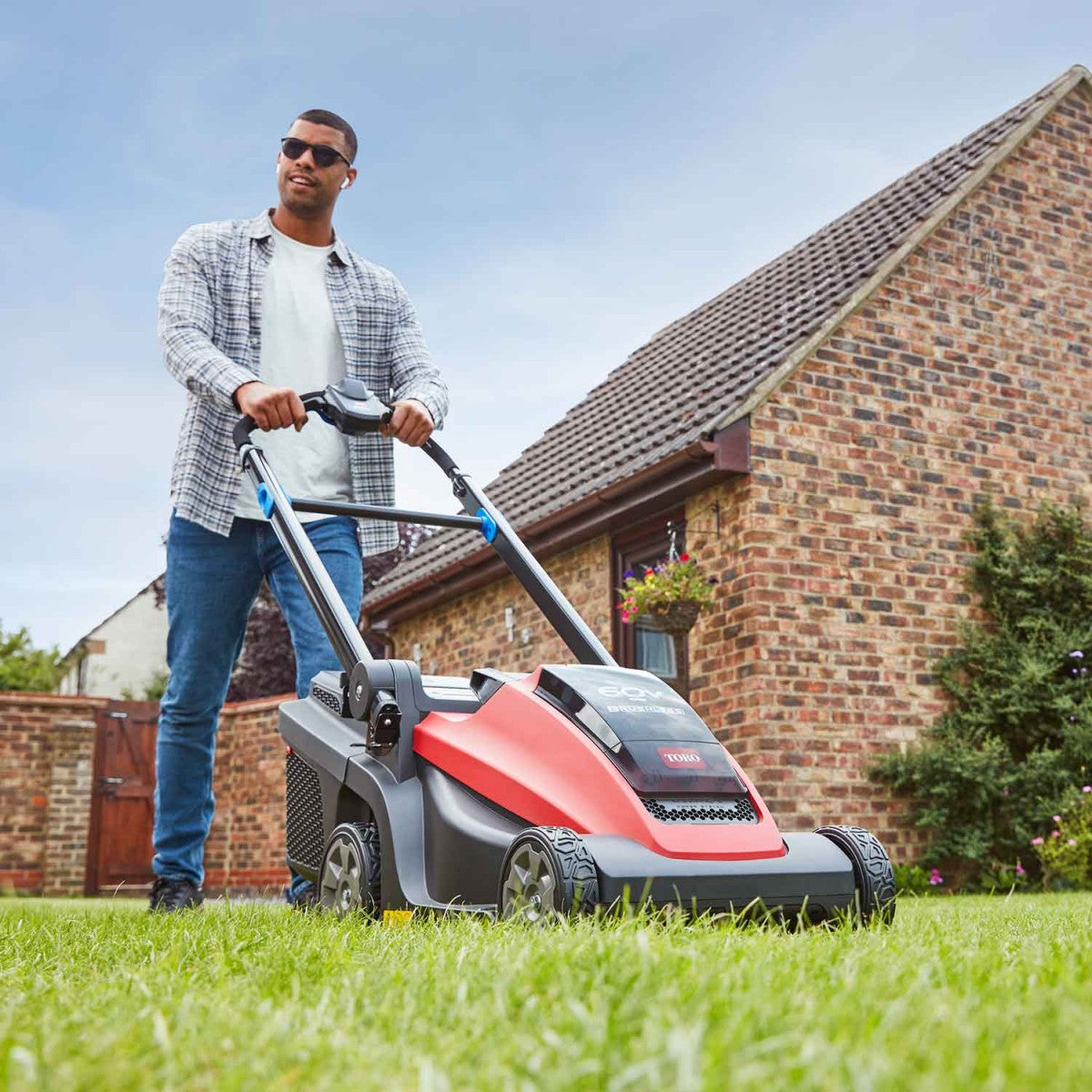 17" (43 cm) eMulticycler Self-Propelled 60V MAX* Battery Mower